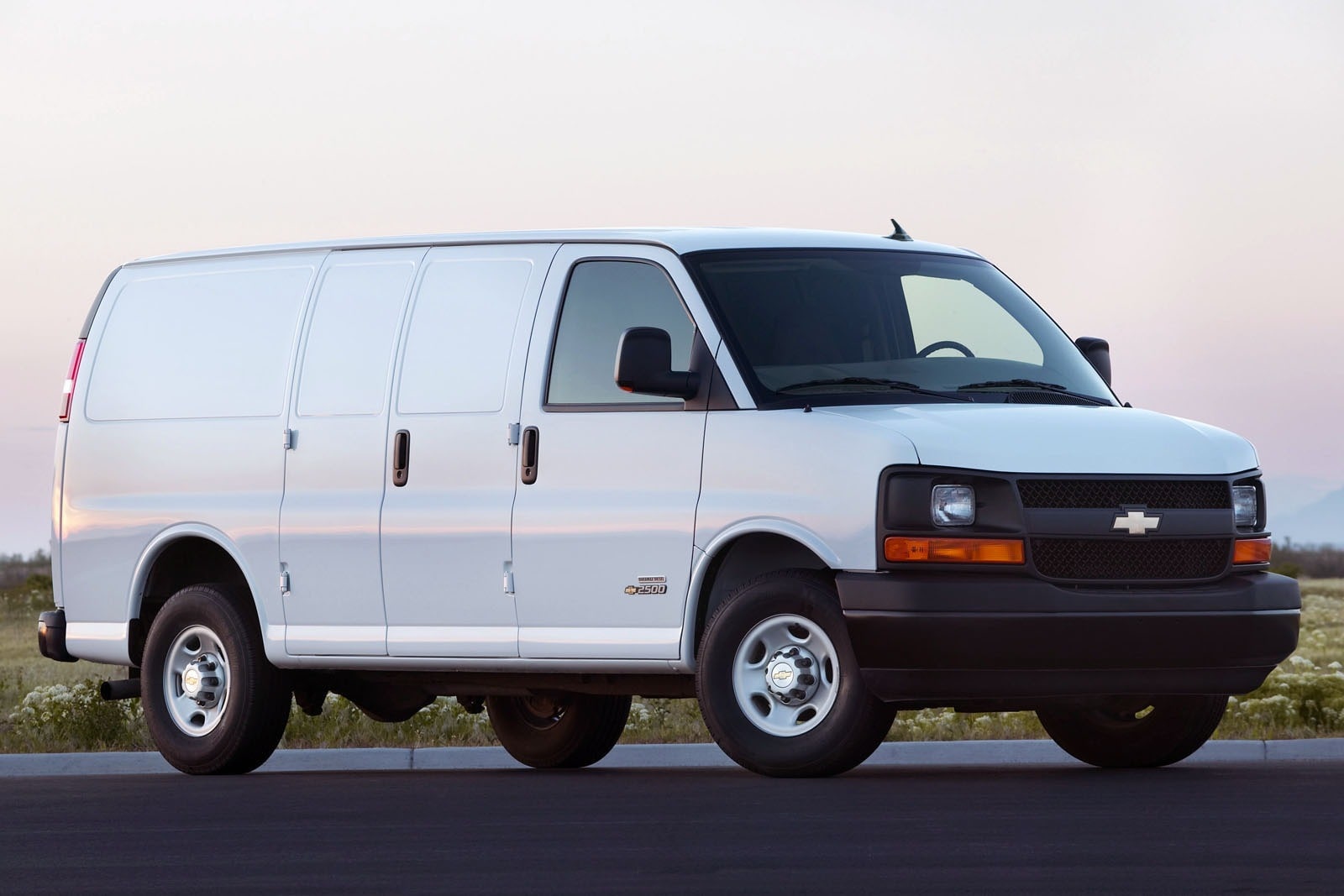 2016 Chevy Express Cargo Review & Ratings | Edmunds