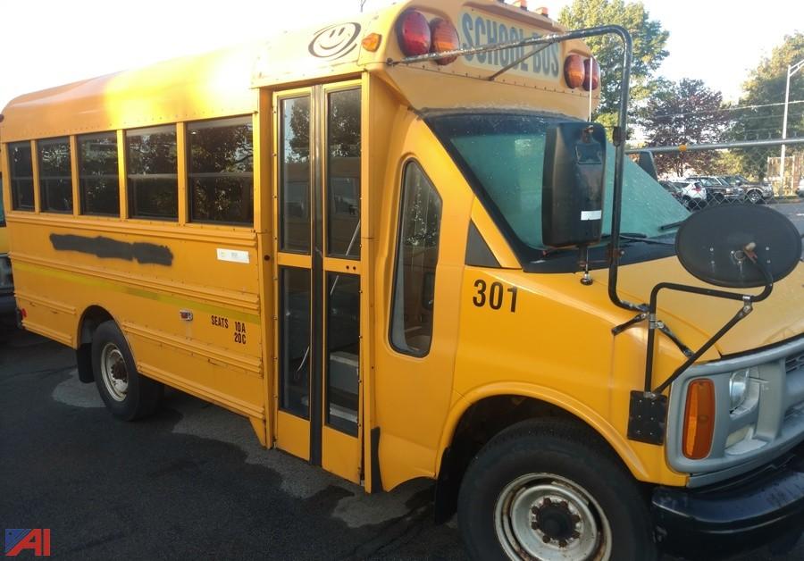 Auctions International - Auction: Sweet Home Schools, NY #15703 ITEM: 2001  Chevrolet Express 3500 School Bus