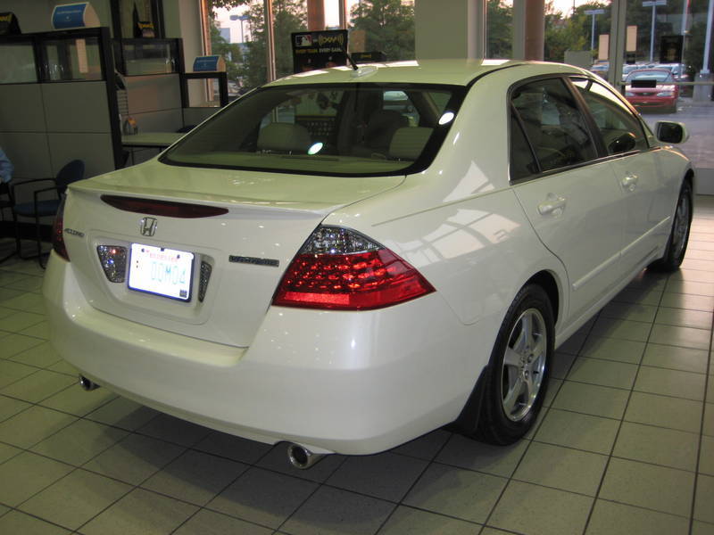 Pictures of 2007 Honda Accord Hybrid in Showroom before "Tigerhonaker" took  it HOME: - Electric Vehicle Forums