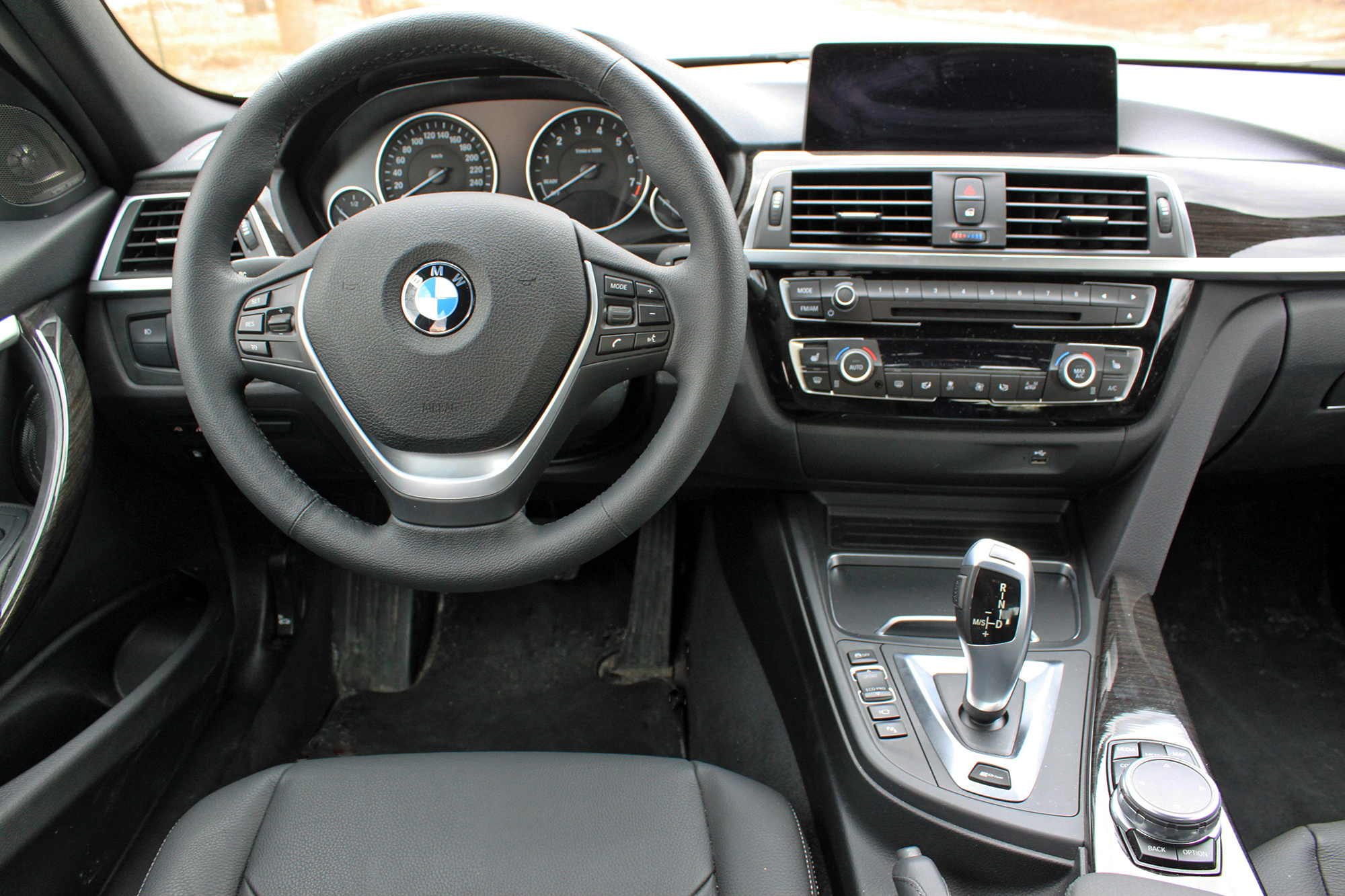 Test Drive: 2017 BMW 330e- vicariousmag.com
