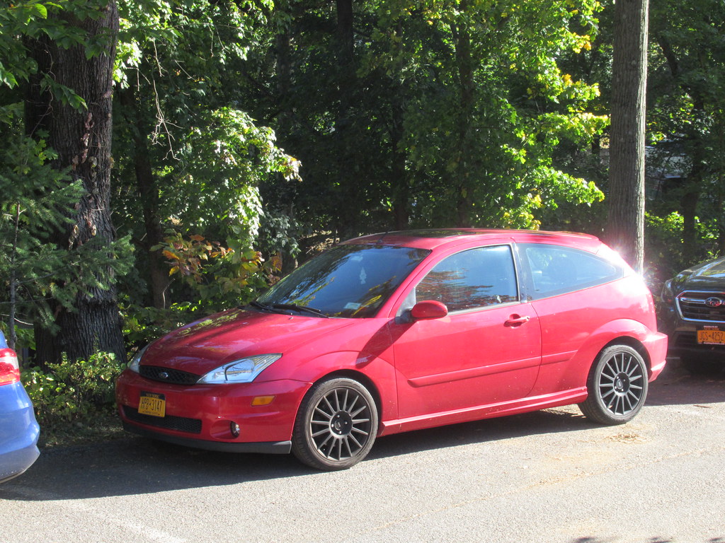 Red 2002 Ford Focus SVT | Three-door hatchbacks don't sell w… | Flickr
