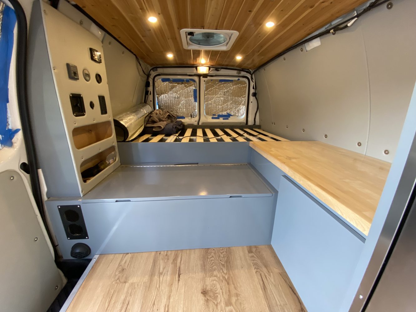 Overland Classifieds :: 2006 5.4-liter Ford Econoline E-250 Campervan -  Expedition Portal