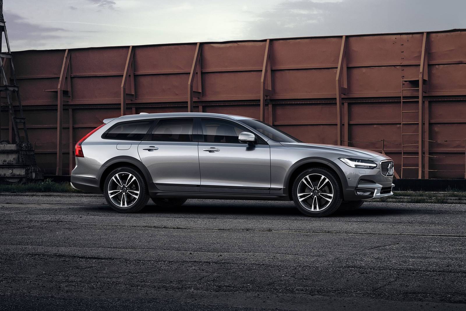 2020 Volvo V90 Cross Country Review & Ratings | Edmunds