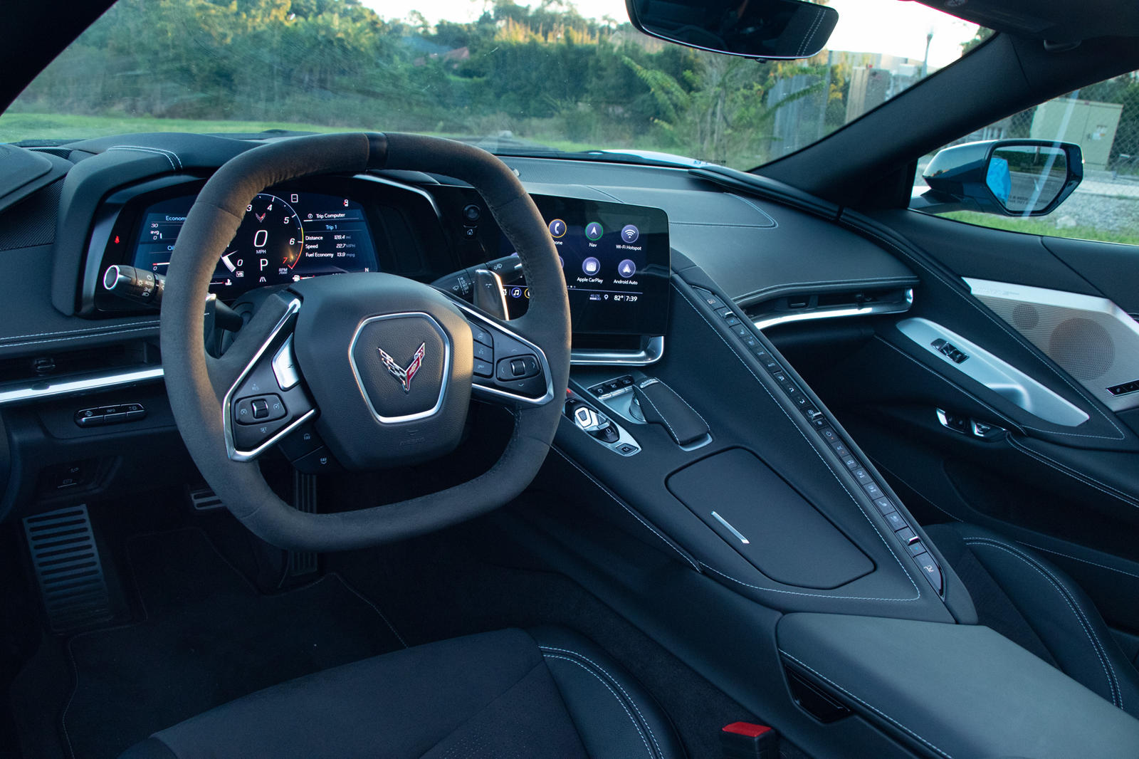 2022 Chevrolet Corvette Stingray Coupe Interior Dimensions: Seating, Cargo  Space & Trunk Size - Photos | CarBuzz