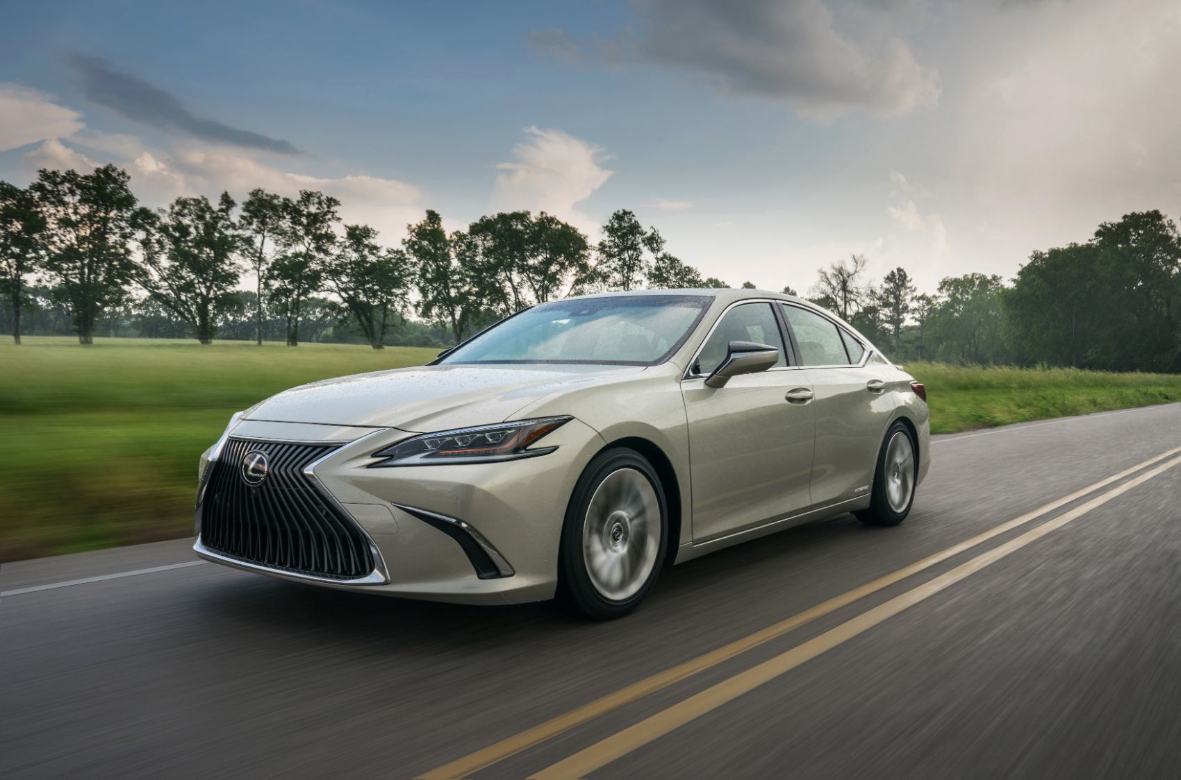 2020 Lexus ES 300h Review: Practical & Luxurious But Should You Buy It?