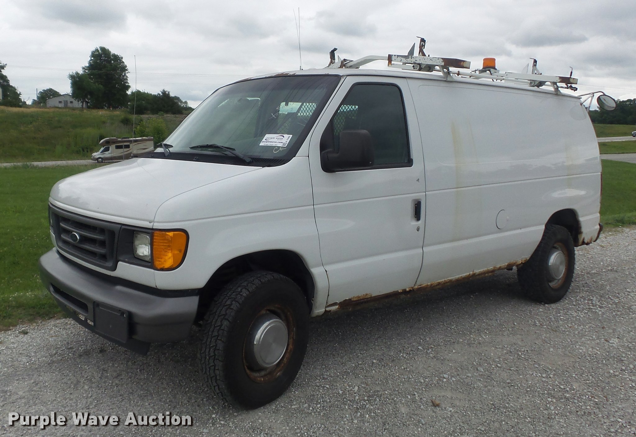 2004 Ford E250 van in Moscow Mills, MO | Item K7589 sold | Purple Wave
