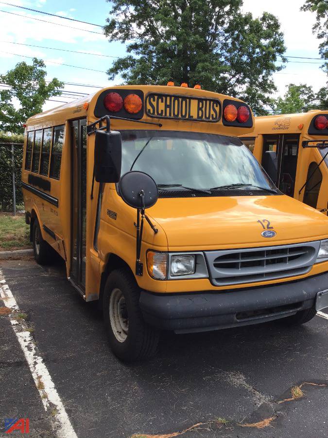 Auctions International - Auction: Riverhead CSD-NY #26143 ITEM: 2001 Ford  E350 Super Duty Mini School Bus