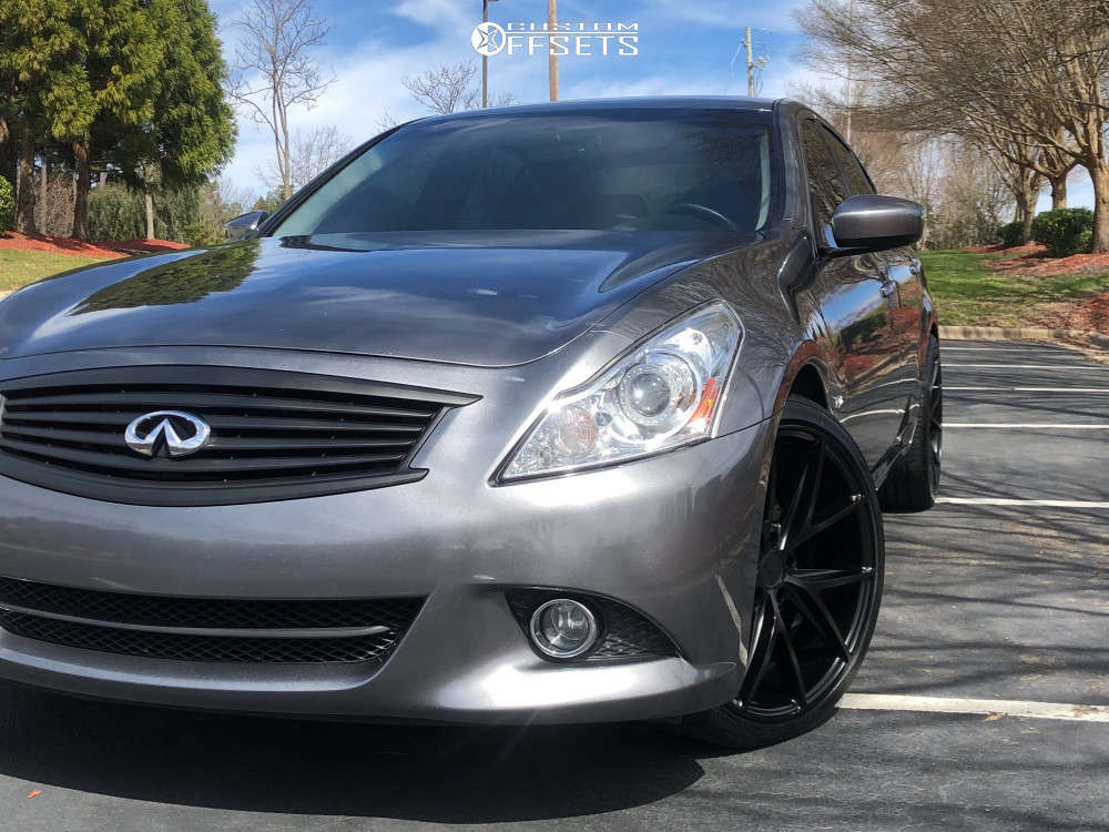 2015 INFINITI Q40 with 20x9 35 Niche Misano and 245/35R20 Toyo Tires  Extensa Hp Ii and Stock | Custom Offsets