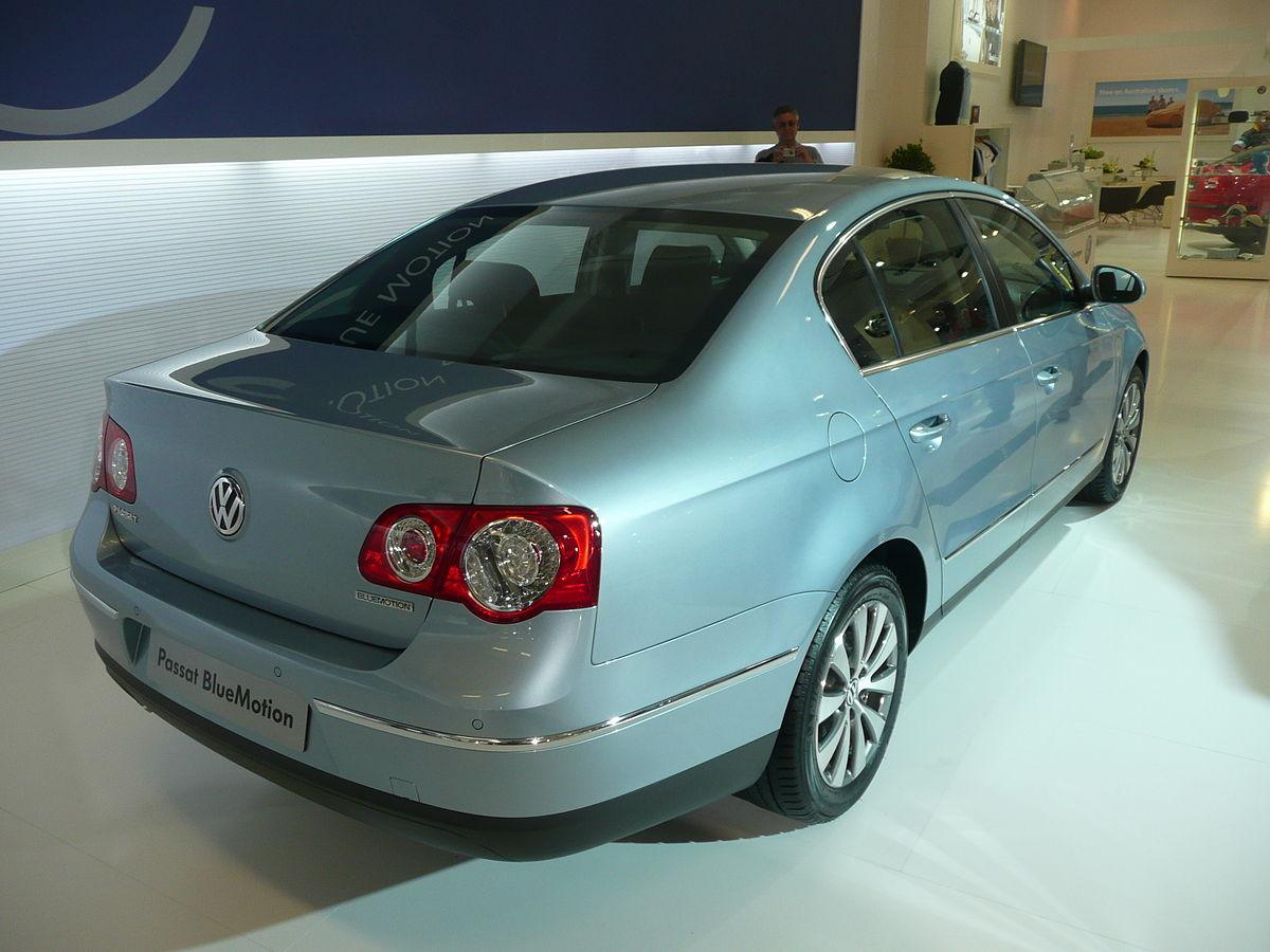 File:2007-2008 Volkswagen Passat VI BlueMotion sedan 03.jpg - Wikimedia  Commons