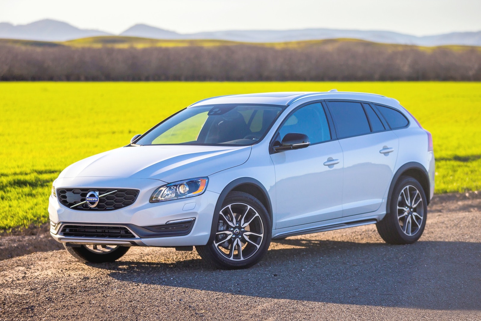 2018 Volvo V60 Cross Country Review & Ratings | Edmunds