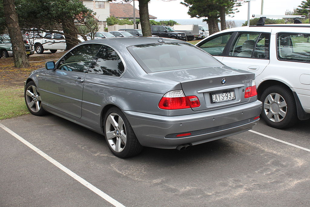 File:2004 BMW 330Ci (E46) coupe (23150002691).jpg - Wikimedia Commons