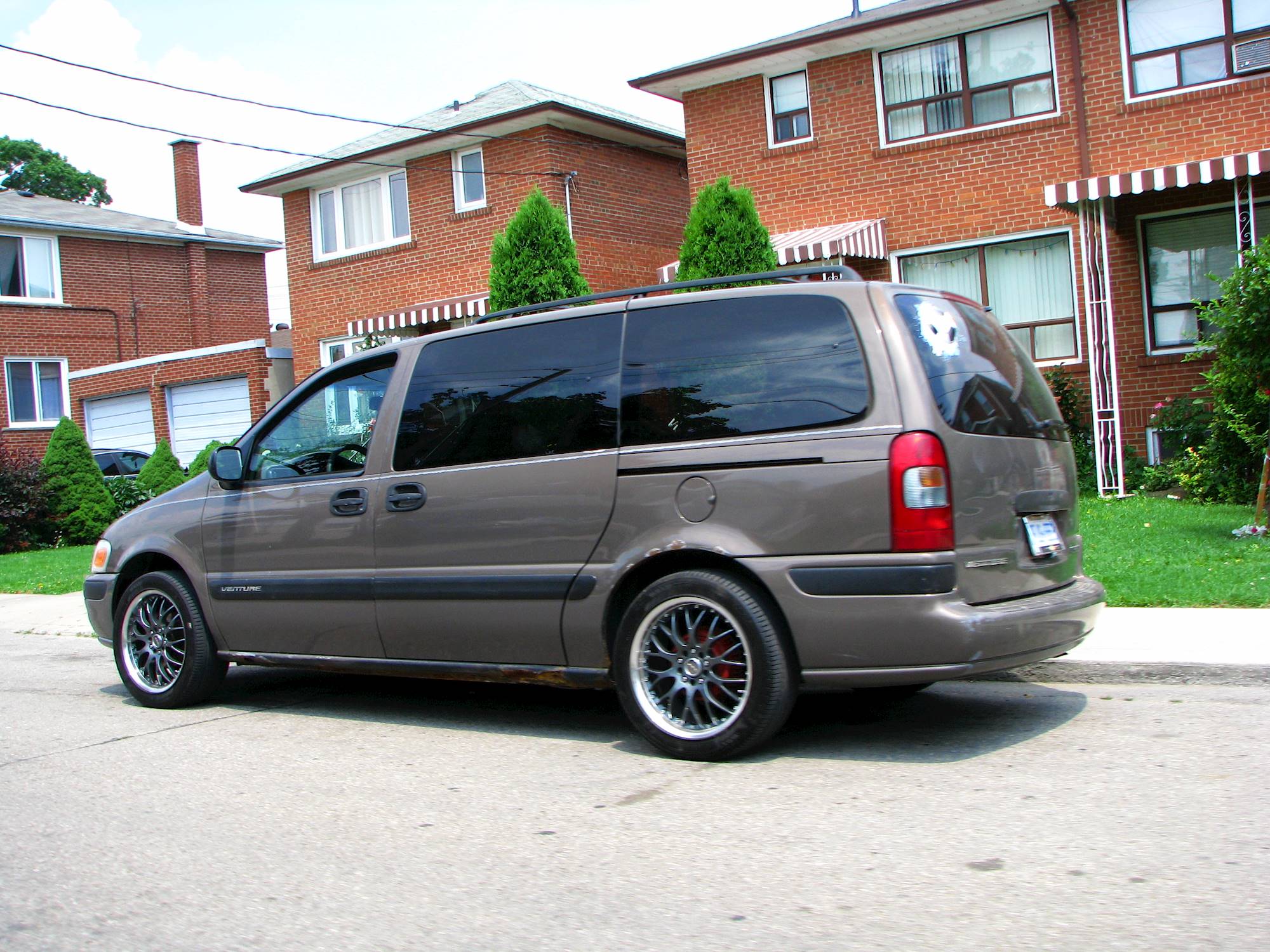 2003 Chevrolet Venture LS - Passenger Minivan 3.4L V6 auto