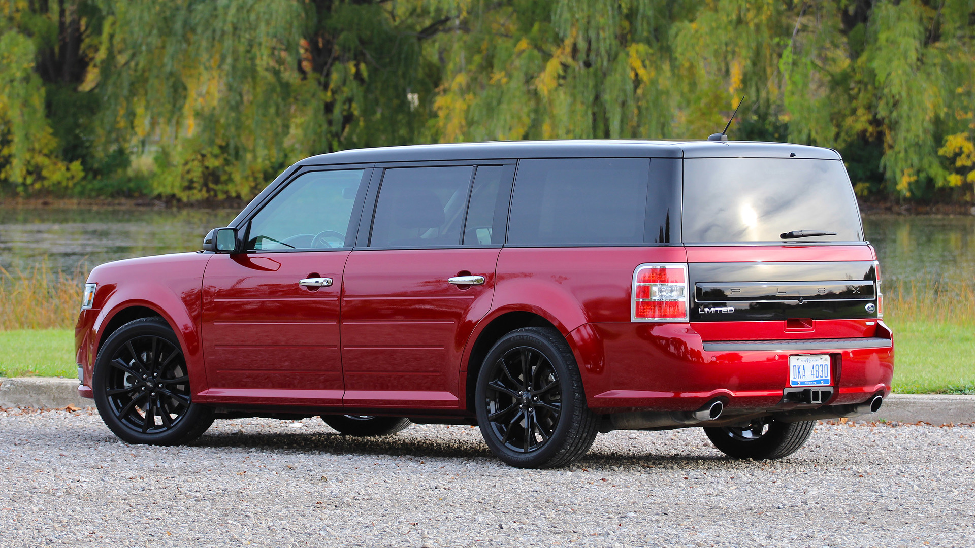 2016 Ford Flex Review: Minivan for cool dads