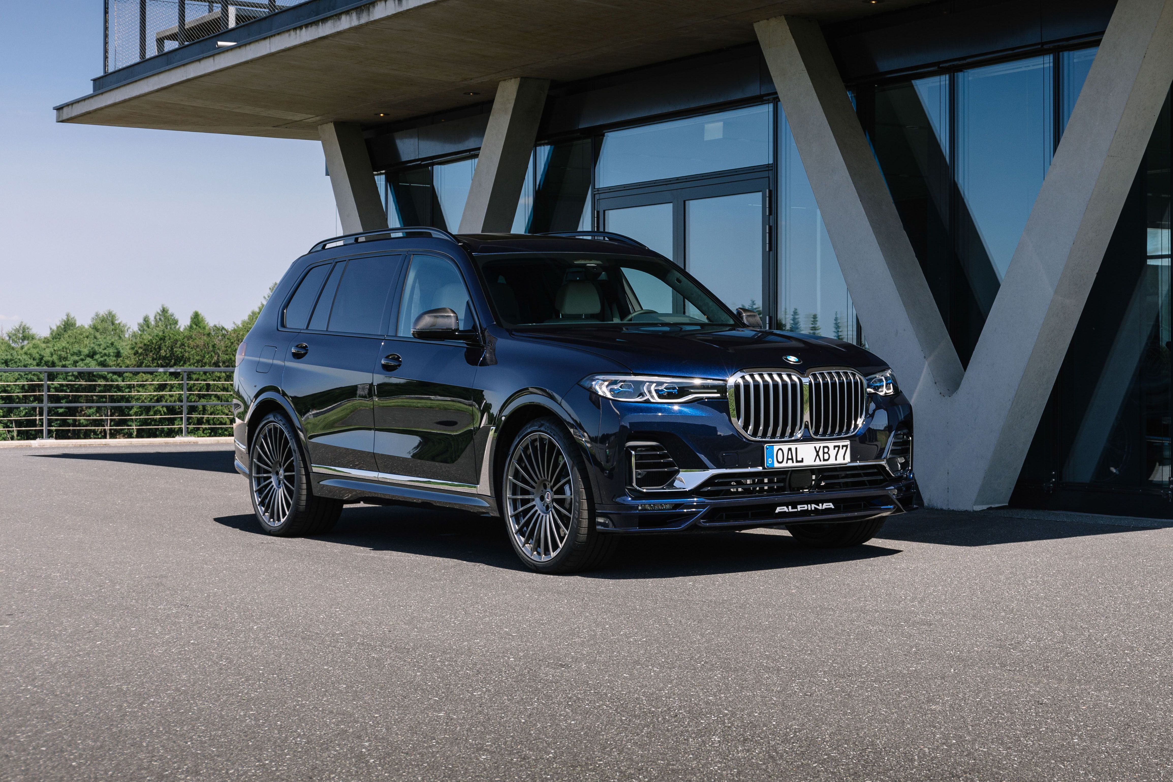 2022 BMW X7 Review, Pricing, and Specs