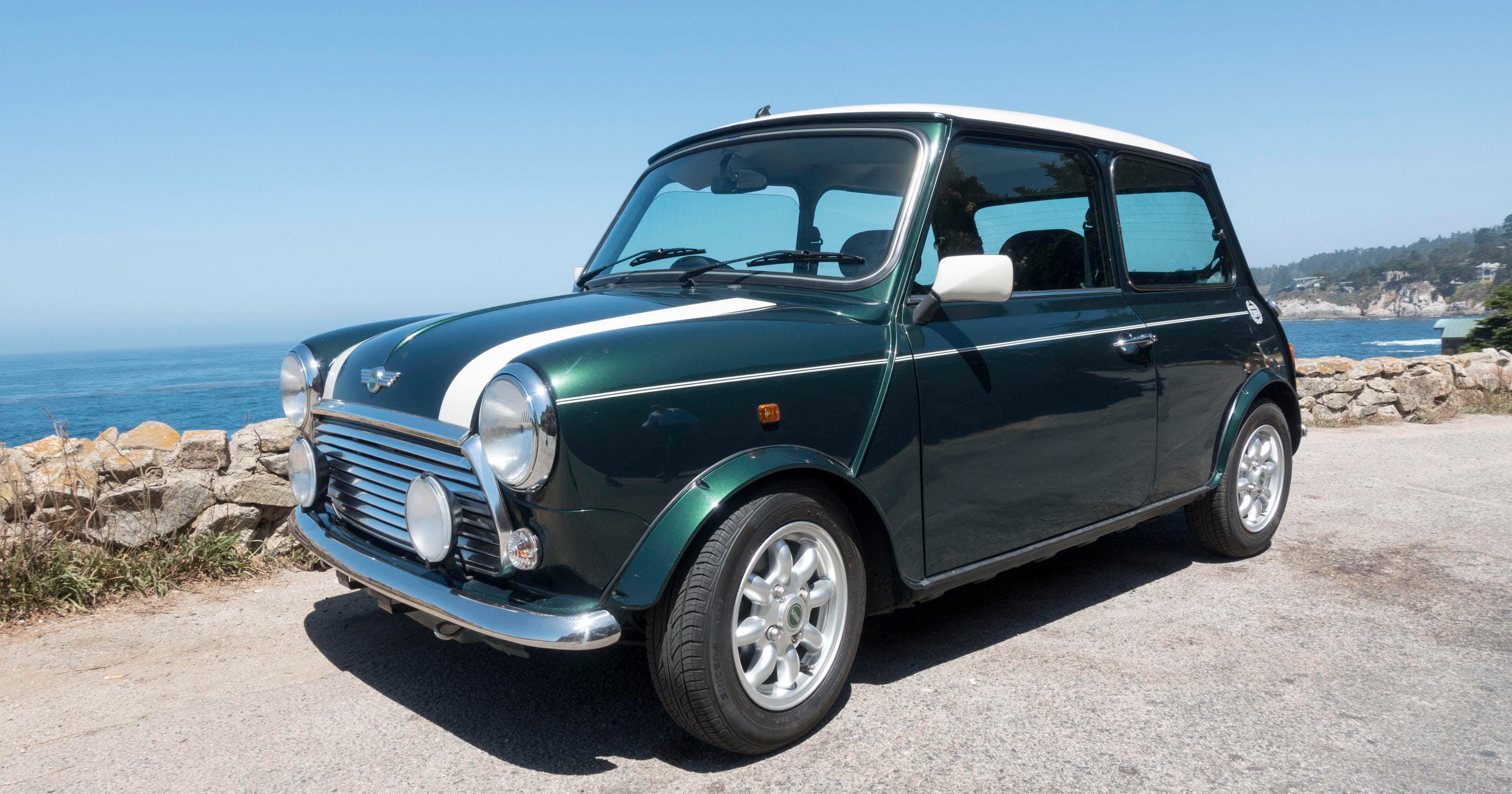 Mini vs. Maxi: Driving Coopers old and new - CNET