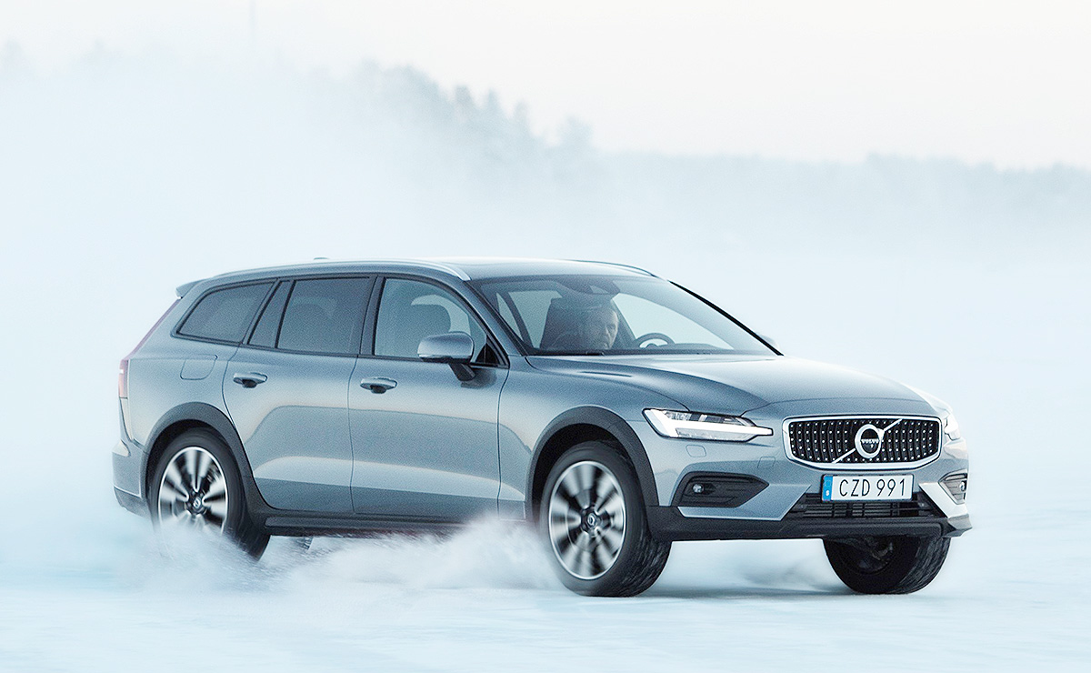 2020 Volvo V60 Cross Country reviews | Automotive News