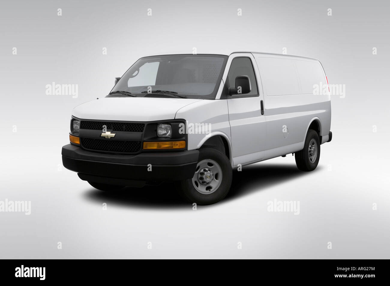 2007 Chevrolet Express Cargo 2500 in White - Front angle view Stock Photo -  Alamy