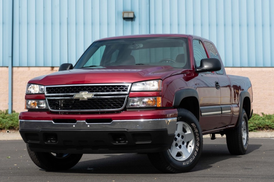 No Reserve: 336-Mile 2006 Chevrolet Silverado 1500 Z71 4x4 for sale on BaT  Auctions - sold for $40,000 on November 18, 2021 (Lot #59,828) | Bring a  Trailer