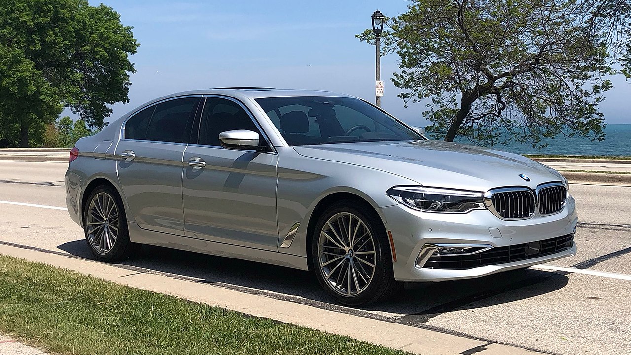 File:2018 BMW 540i Xdrive cropped.jpg - Wikimedia Commons