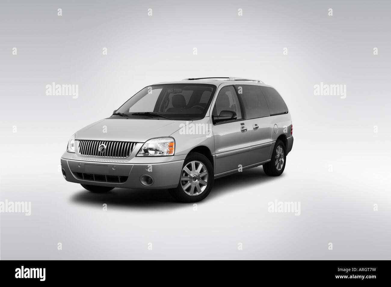 2007 Mercury Monterey Luxury in Silver - Front angle view Stock Photo -  Alamy
