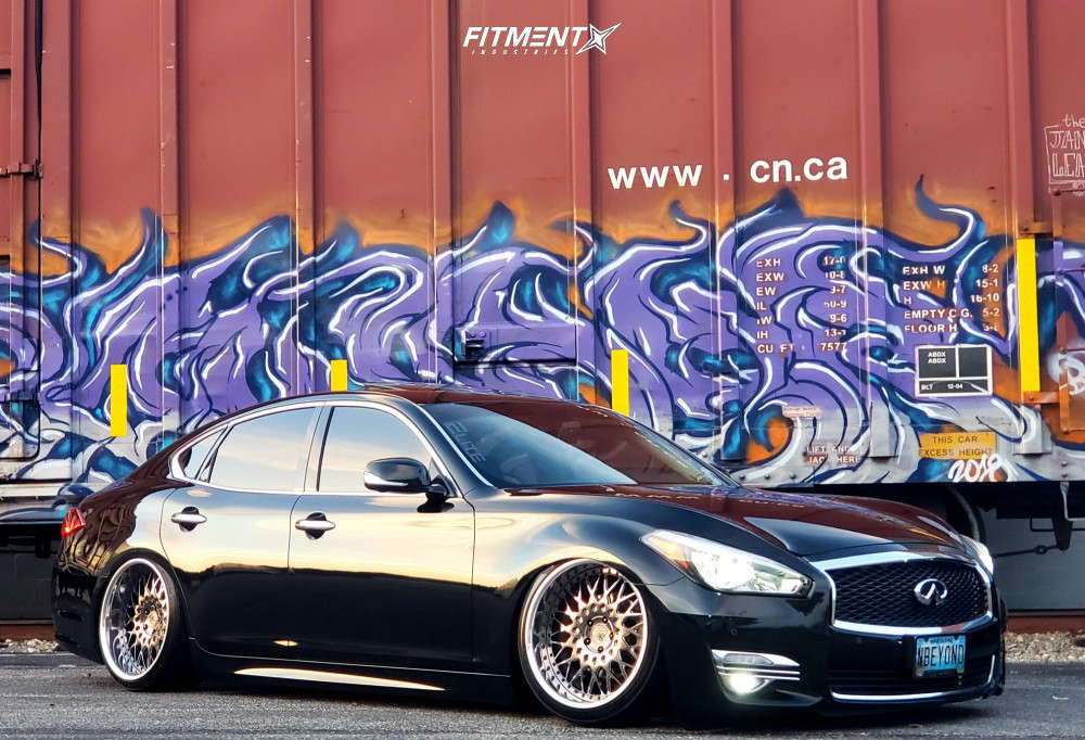 2017 INFINITI Q70 3.7 with 20x11 Avant Garde F241 and Ohtsu 285x55 on Air  Suspension | 805386 | Fitment Industries