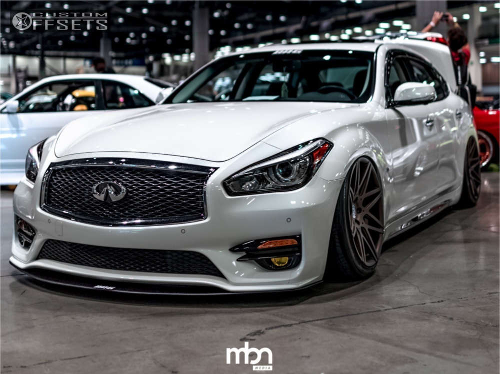 2016 INFINITI Q70L with 20x10.5 15 VIP Modular VRC13 and 255/35R20 Nitto  Invo and Air Suspension | Custom Offsets