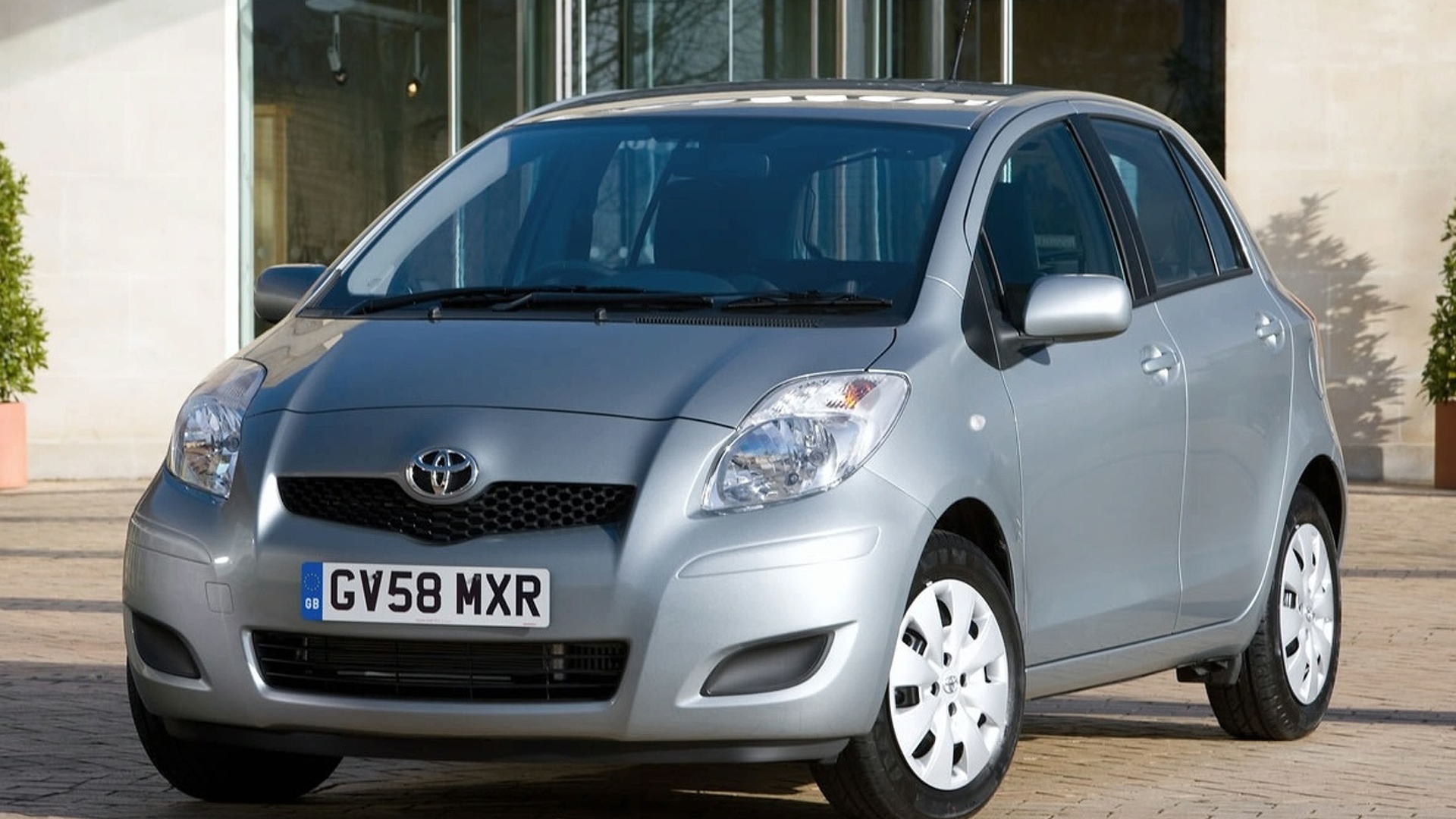 2009 Toyota Yaris Welcomes New 1.33-litre Dual VVT-i engine with Stop/Start  Technology
