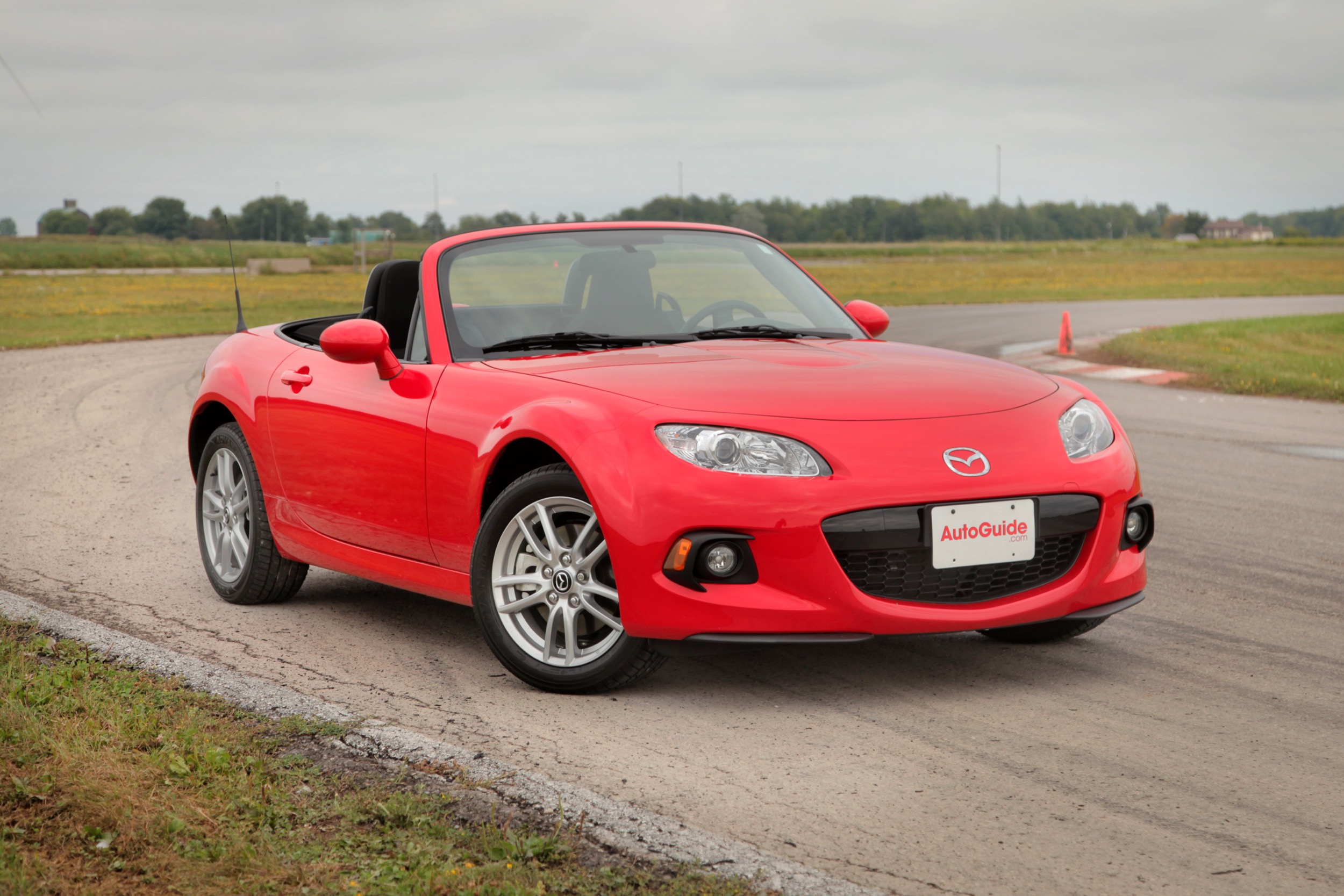 2016 Mazda MX-5 Miata vs 2015 Mazda MX-5 Miata - AutoGuide.com