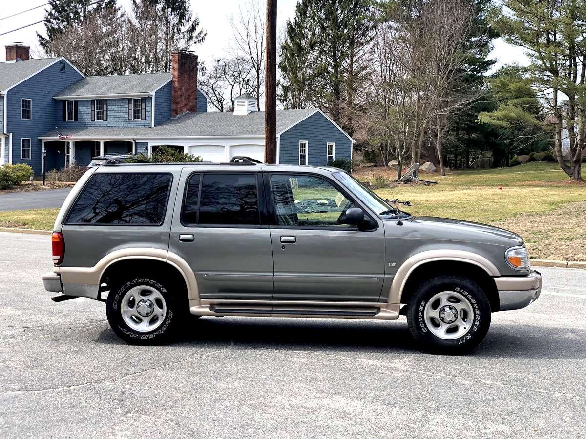 2000 Ford Explorer Eddie Bauer AWD