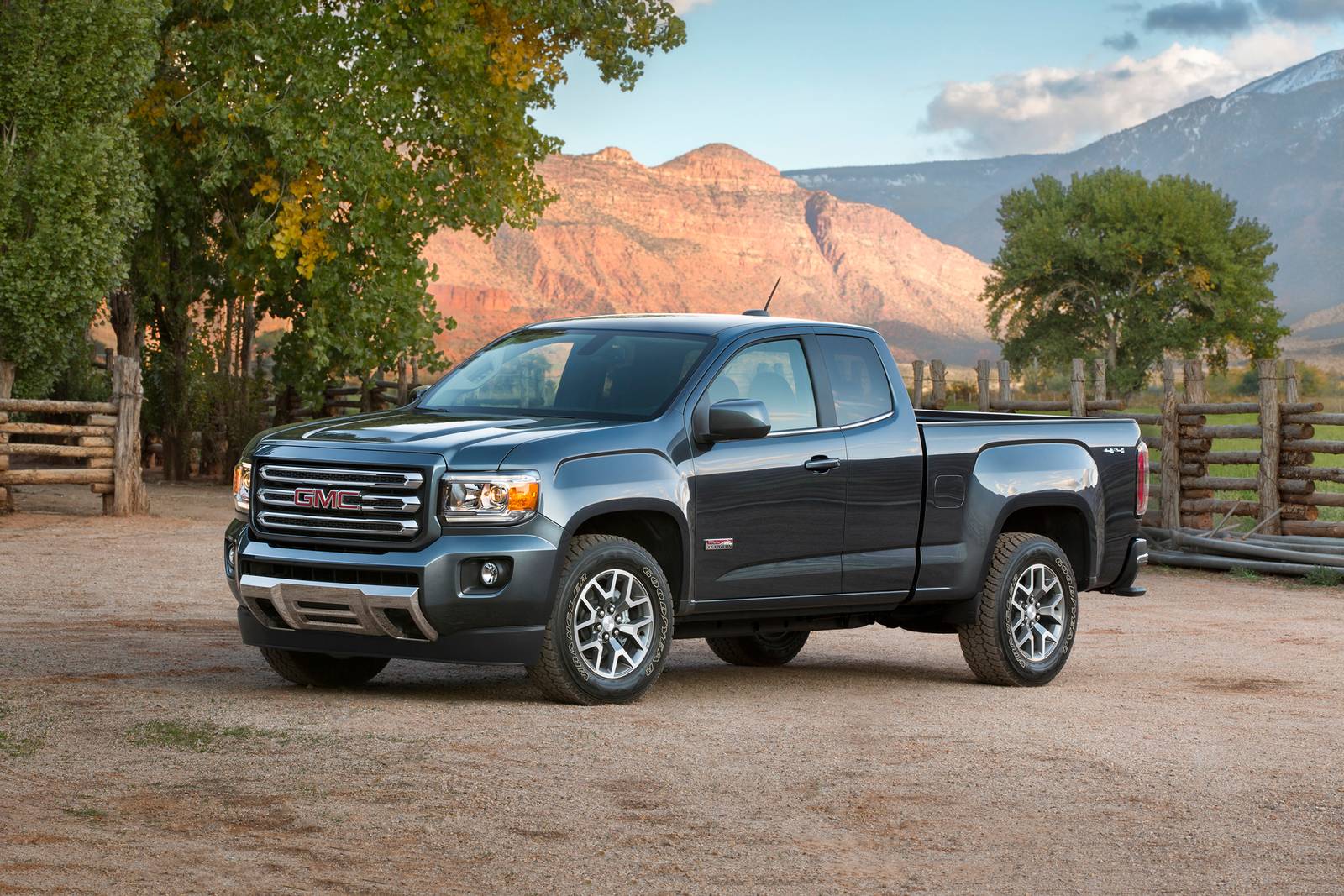 Used 2018 GMC Canyon Extended Cab Review | Edmunds