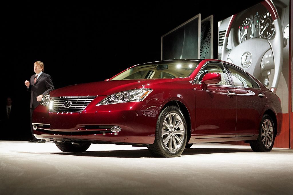 Why Lexus ES 350 Drivers Complain About the 2007 Model the Most