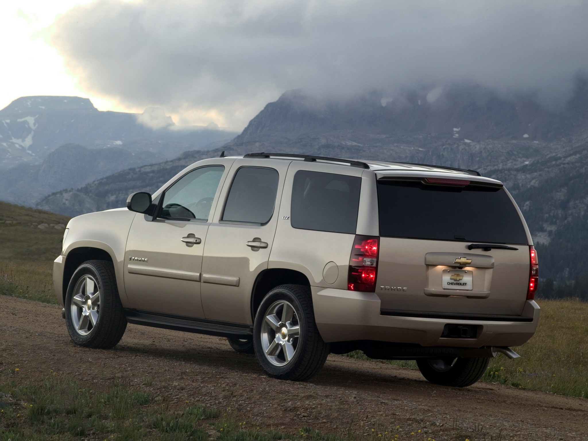 CHEVROLET Tahoe Specs & Photos - 2008, 2009, 2010, 2011, 2012, 2013, 2014 -  autoevolution