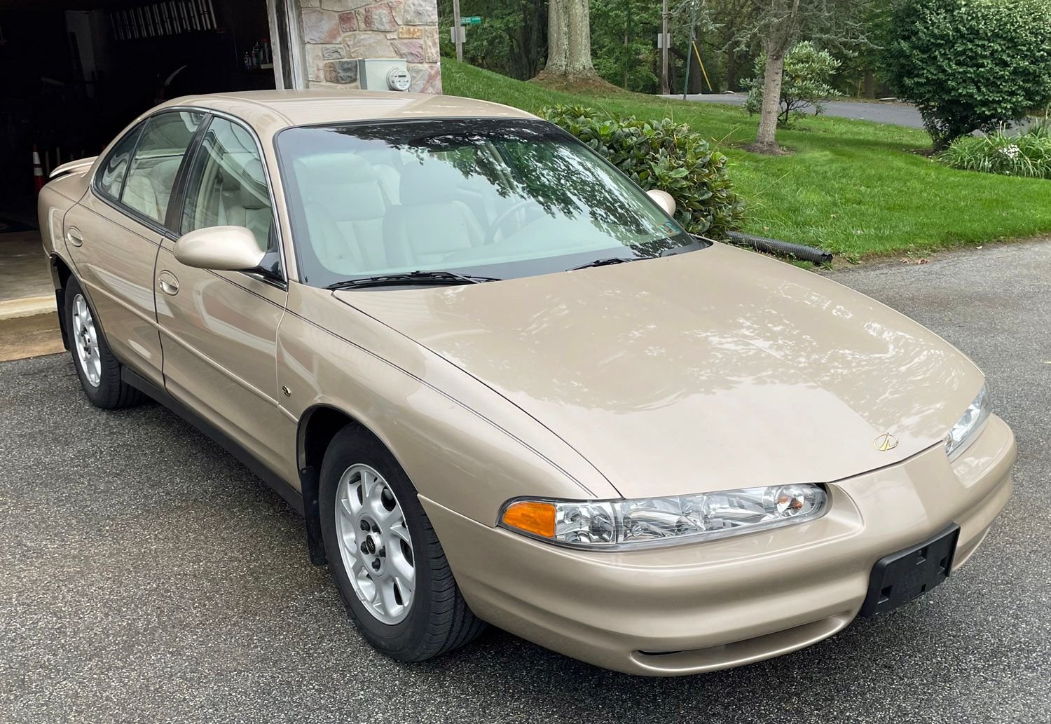 2001 Oldsmobile Intrigue | Connors Motorcar Company