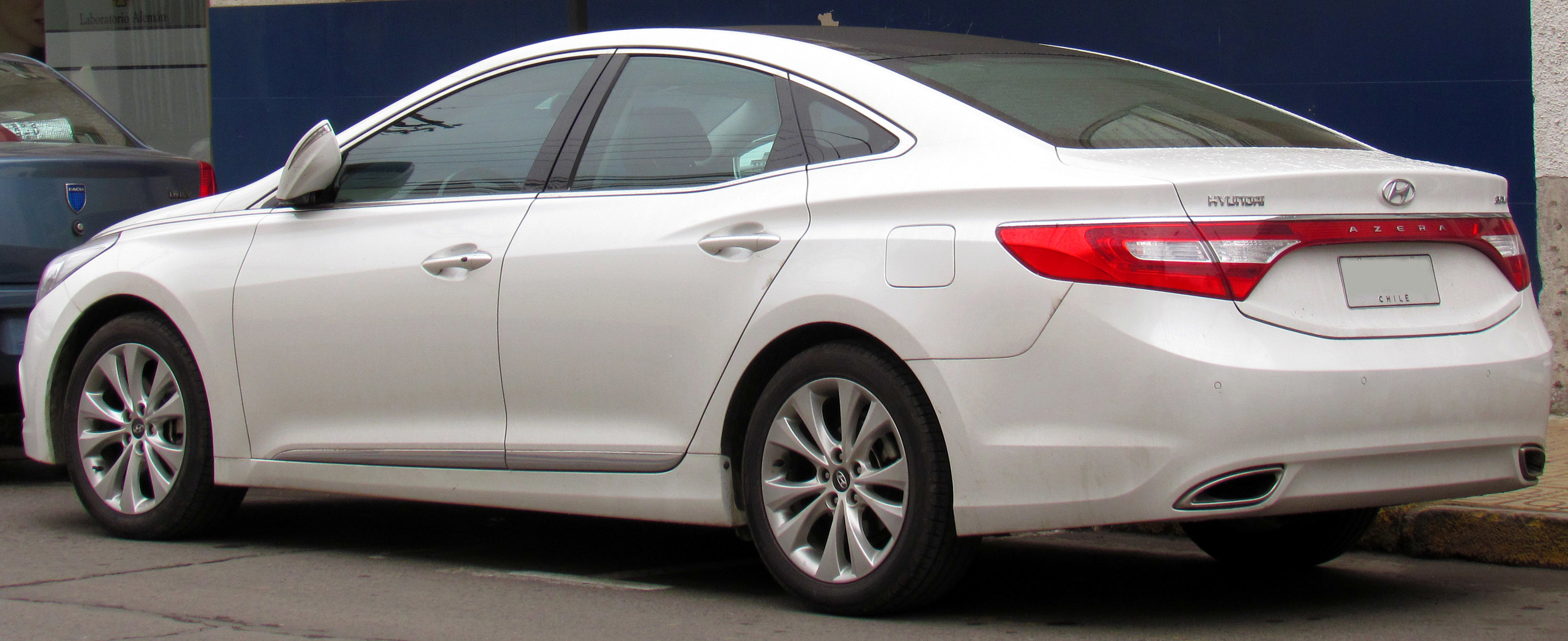 File:Hyundai Azera V6 GLS 2014 (rear).jpg - Wikimedia Commons