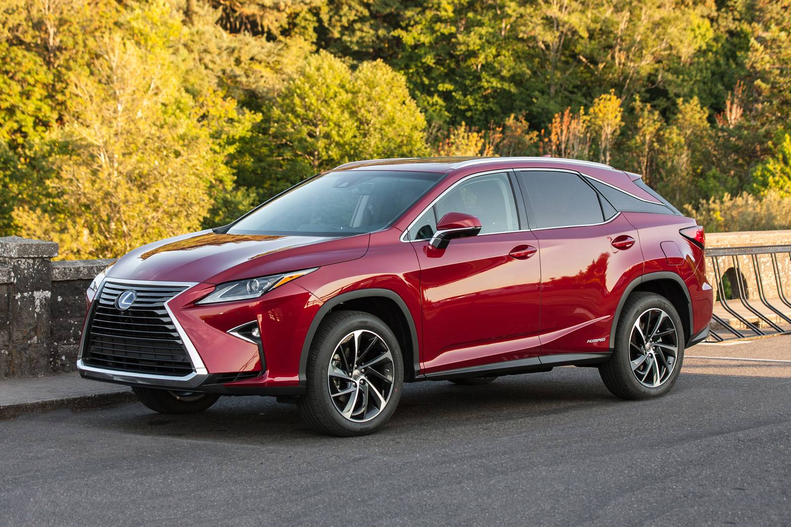 2017 Lexus RX 450h Review & Ratings | Edmunds