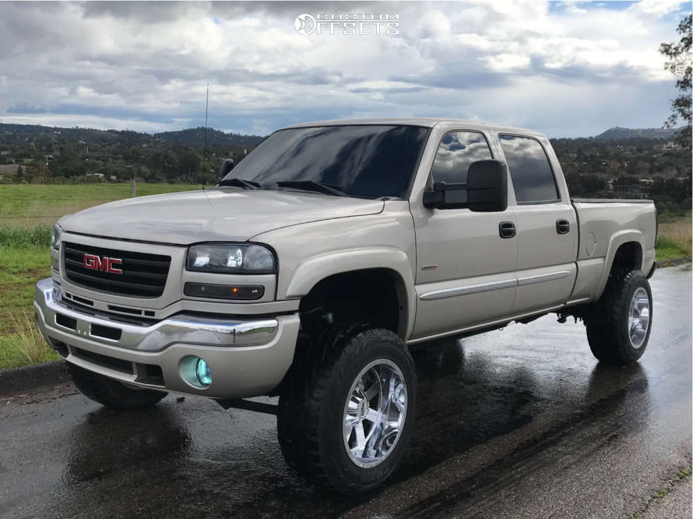 2004 GMC Sierra 2500 HD with 20x12 -44 Moto Metal Mo962 and 35/12.5R20 Toyo  Tires Open Country R/T and Suspension Lift 6" | Custom Offsets