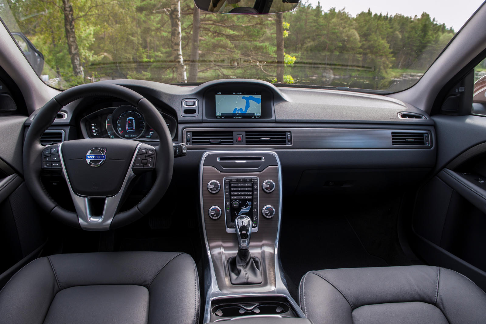 2014 Volvo XC70 Interior Photos | CarBuzz