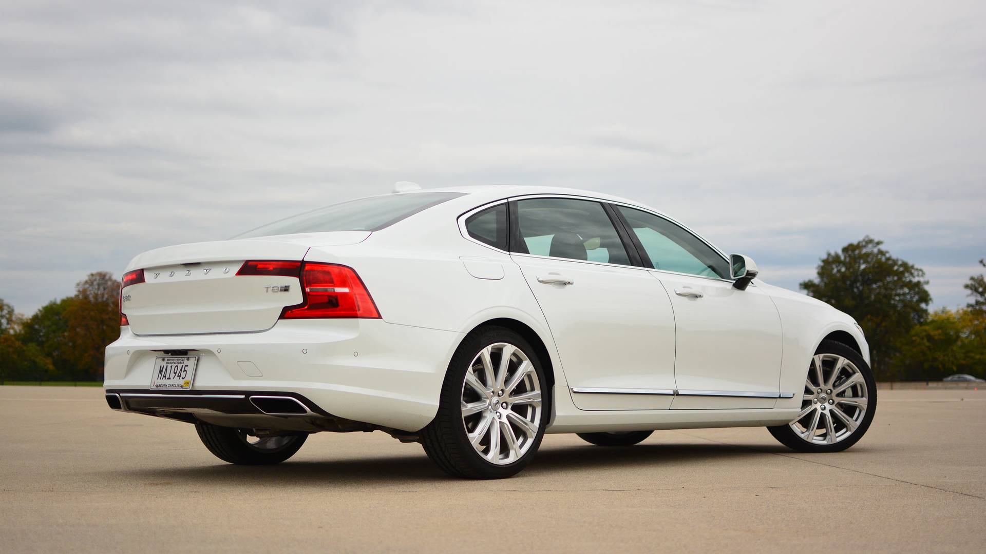 2018 Volvo S90 T8 Review: Efficiency Done With Style