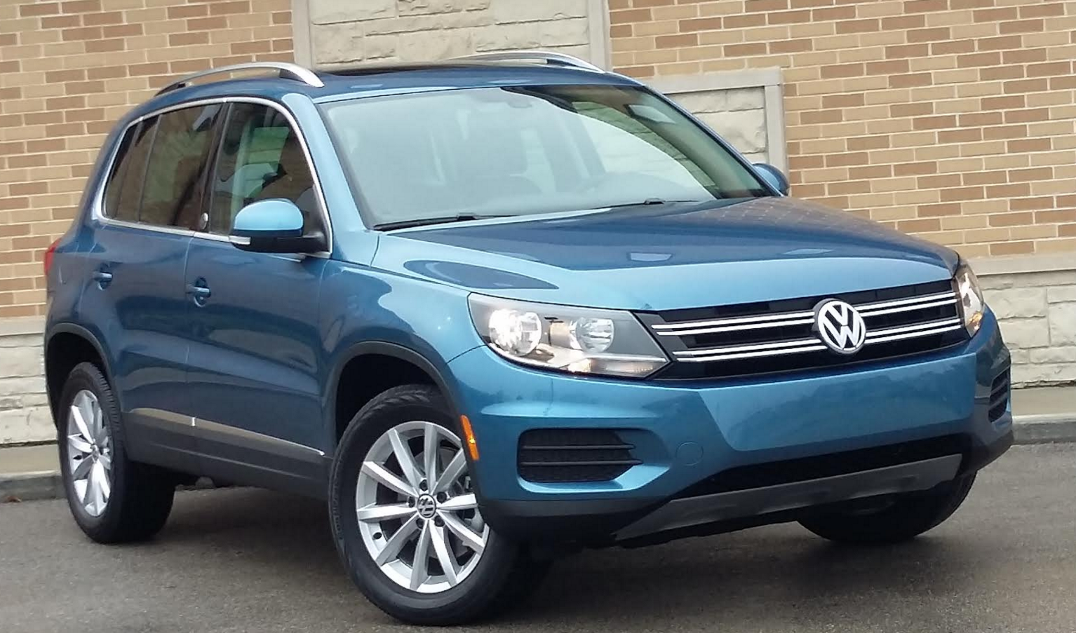 2017 Volkswagen Tiguan AWD Wolfsburg Edition The Daily Drive | Consumer  Guide®