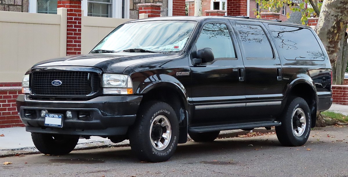 File:2004 Ford Excursion Limited, front 11.4.19.jpg - Wikimedia Commons