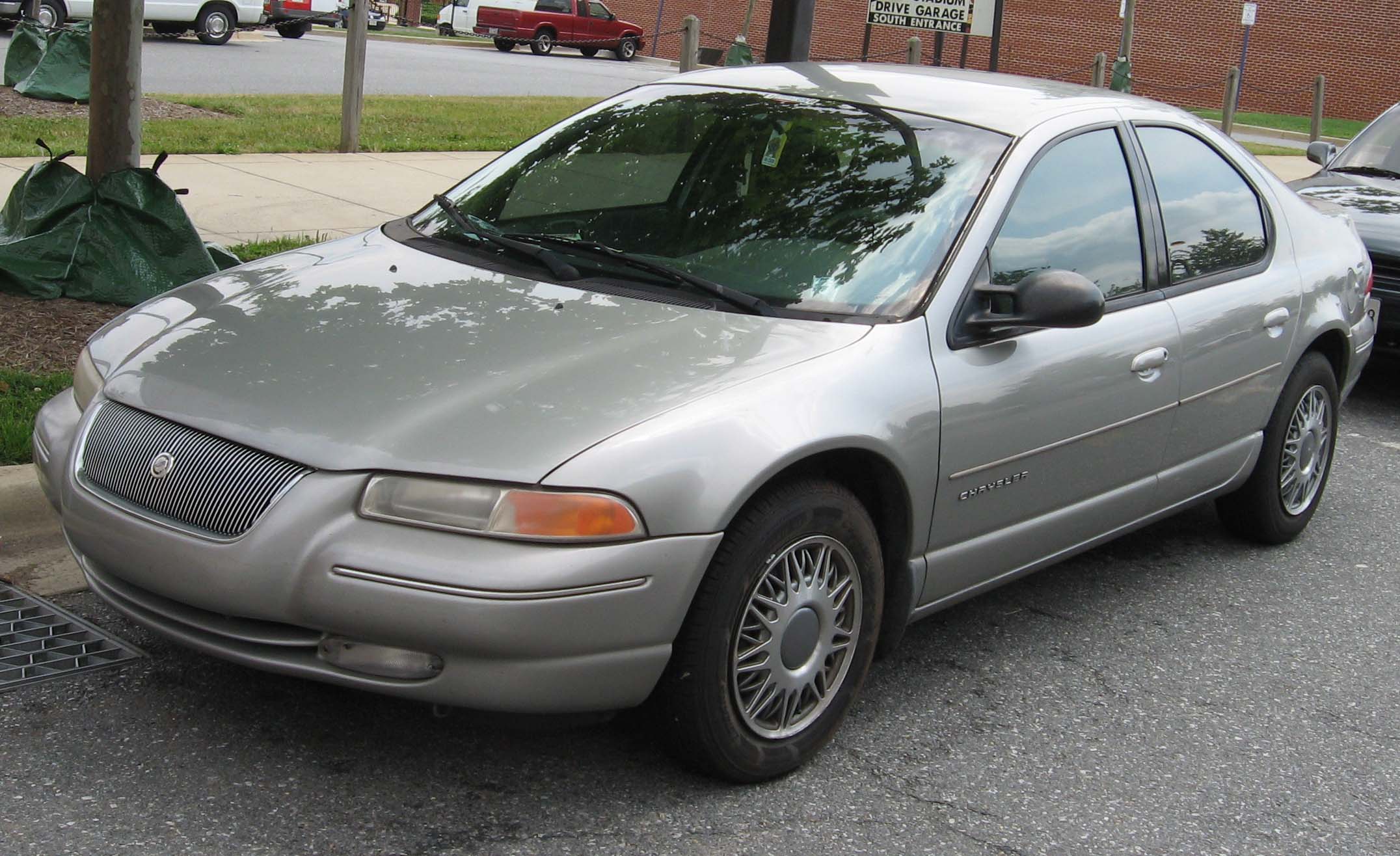 File:1995-1998 Chrysler Cirrus.jpg - Wikimedia Commons