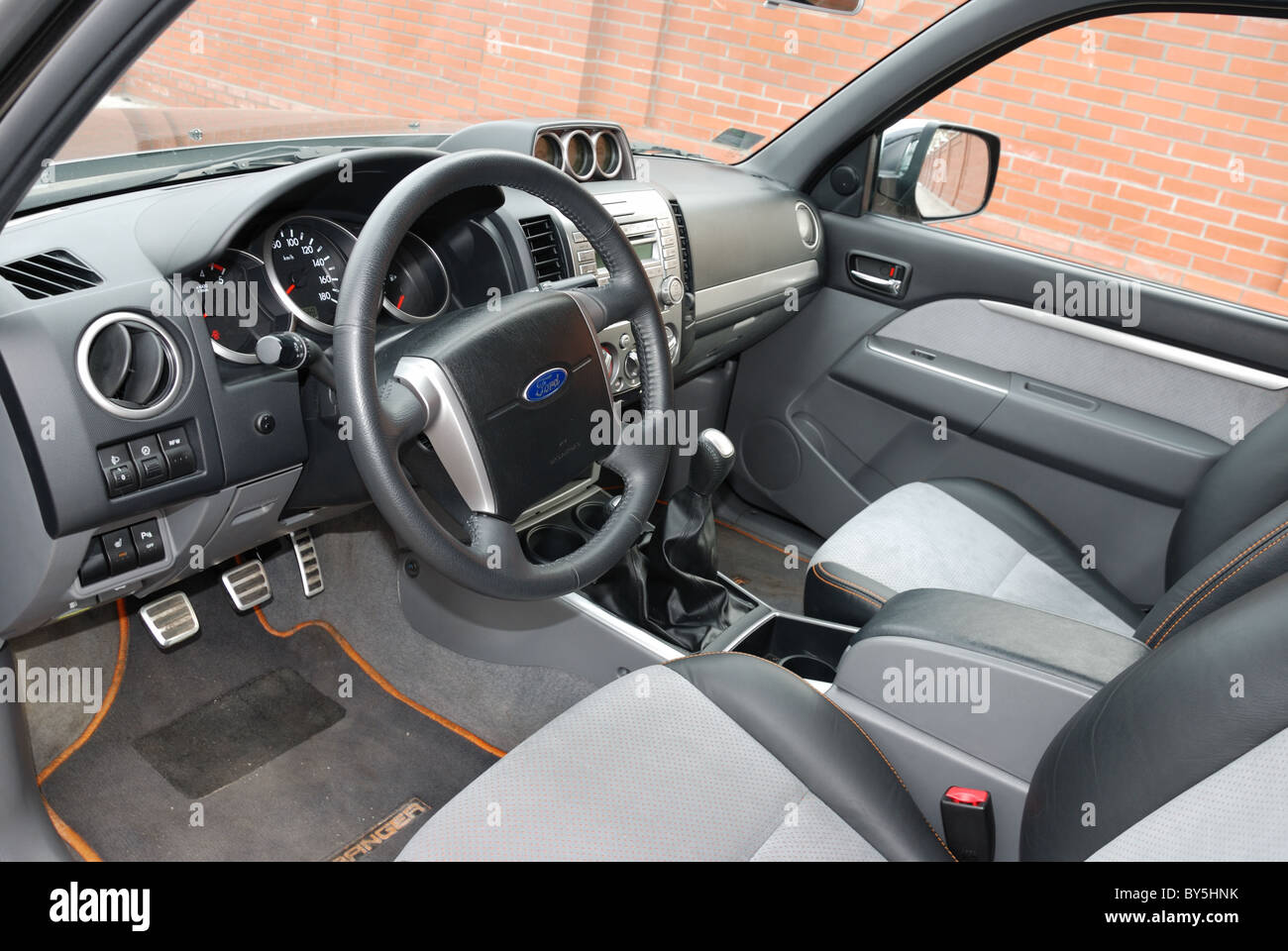 Ford Ranger 3.0 TDCi Wildtrak 4x4 - MY 2010 - black metallic - Double Cab -  German pick-up - interior Stock Photo - Alamy