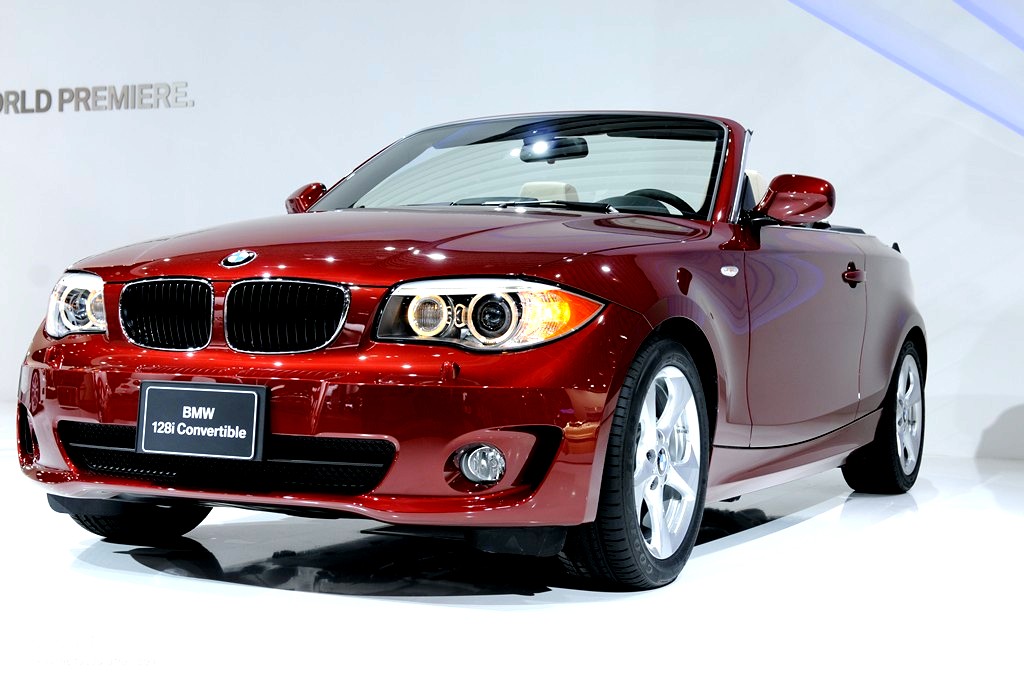 2011 NAIAS: Refreshed BMW 135i Coupe and 128i Convertible [Live Photos] -  autoevolution