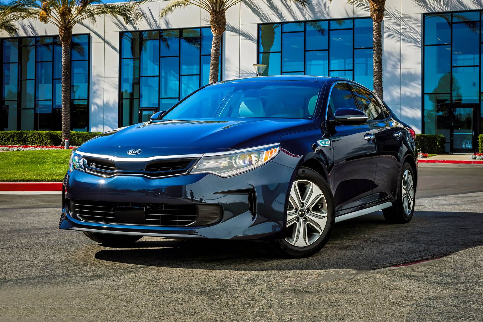 2017 Kia Optima Hybrid Review & Ratings | Edmunds