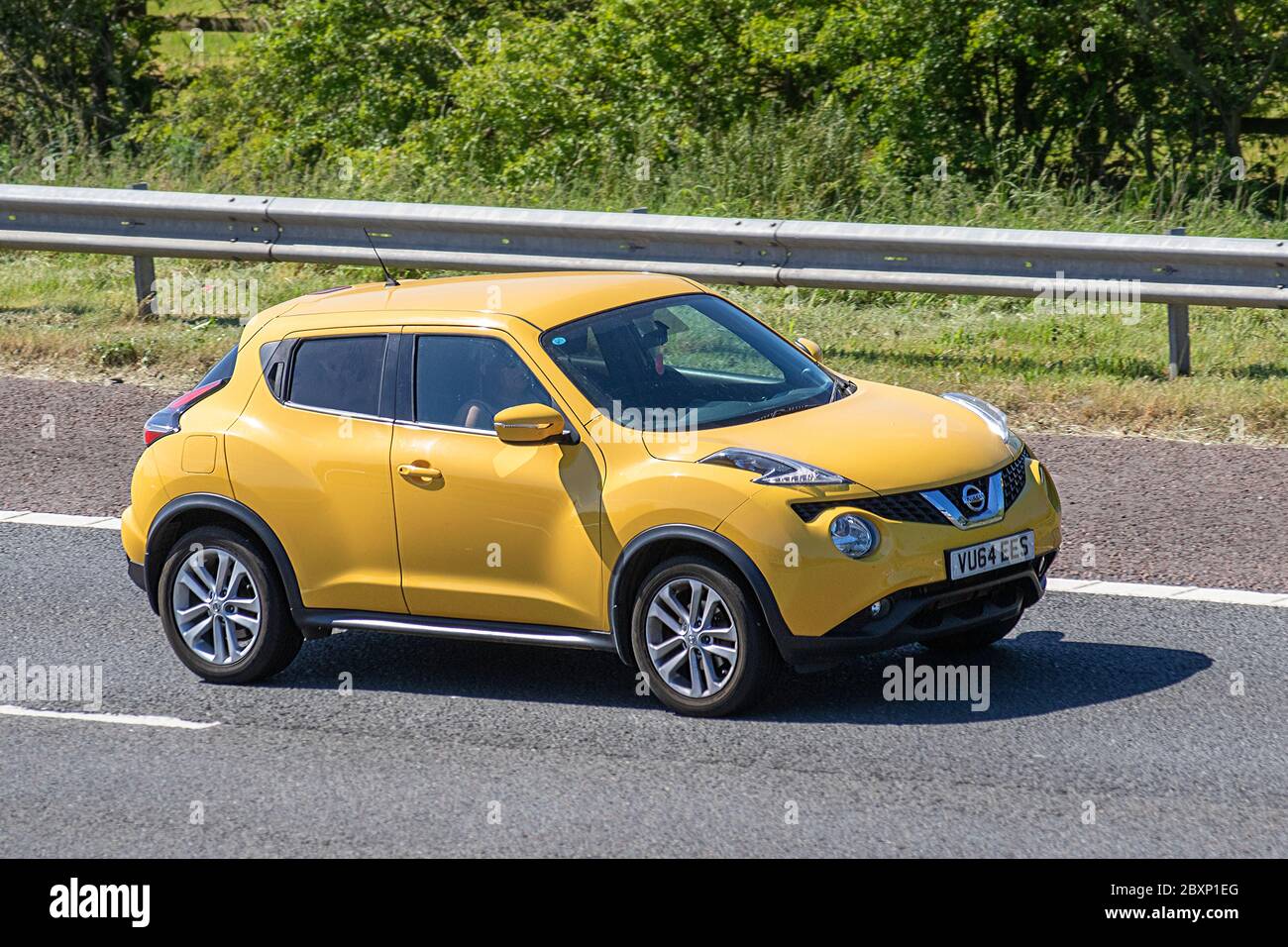 Nissan juke 2014 cars hi-res stock photography and images - Alamy