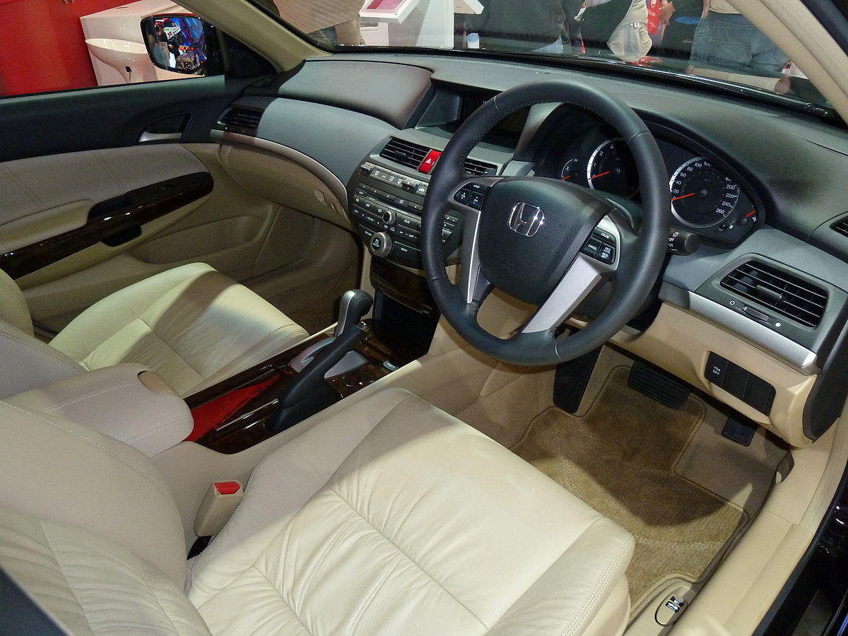 File:2010 Honda Accord (MY10) VTi-L sedan (2010-10-16).jpg - Wikimedia  Commons