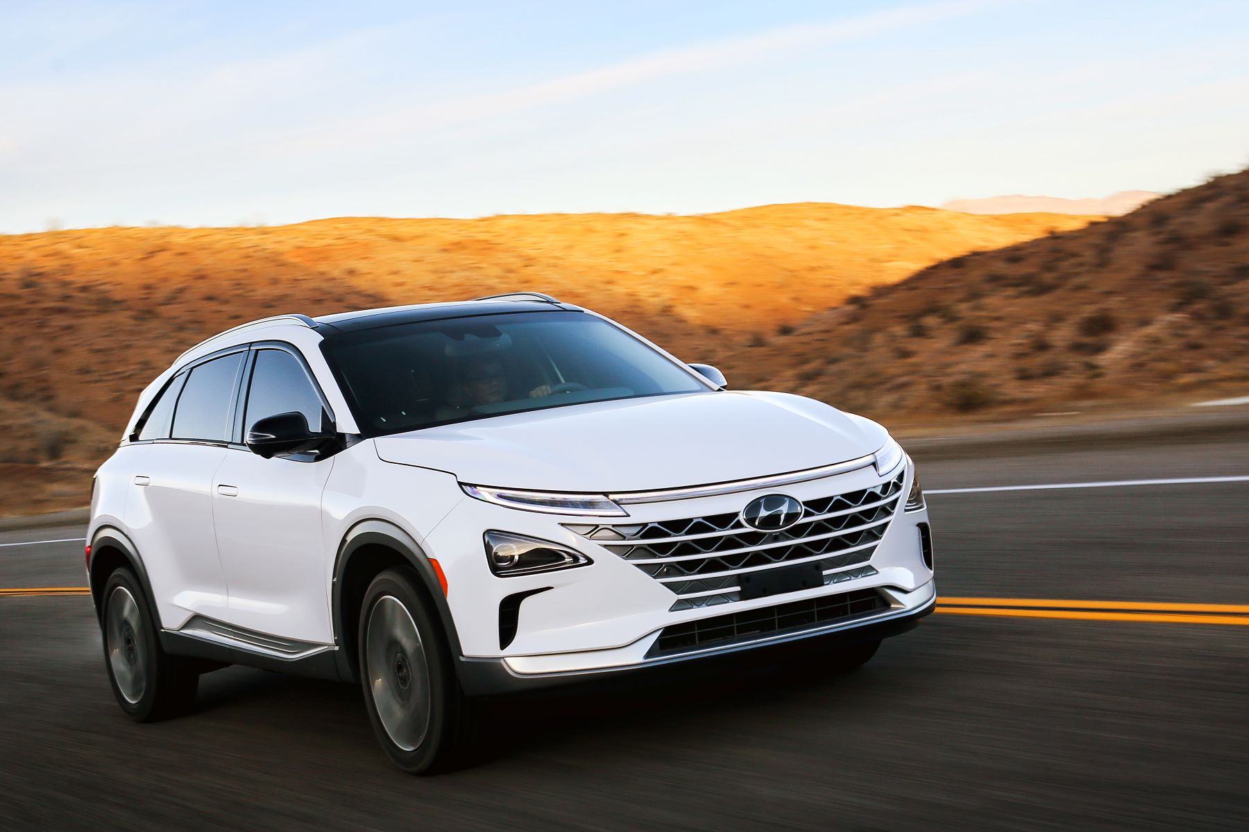 2022 Hyundai Nexo vs. 2022 Toyota Mirai: Hydrogen Fuel Cell Showdown!