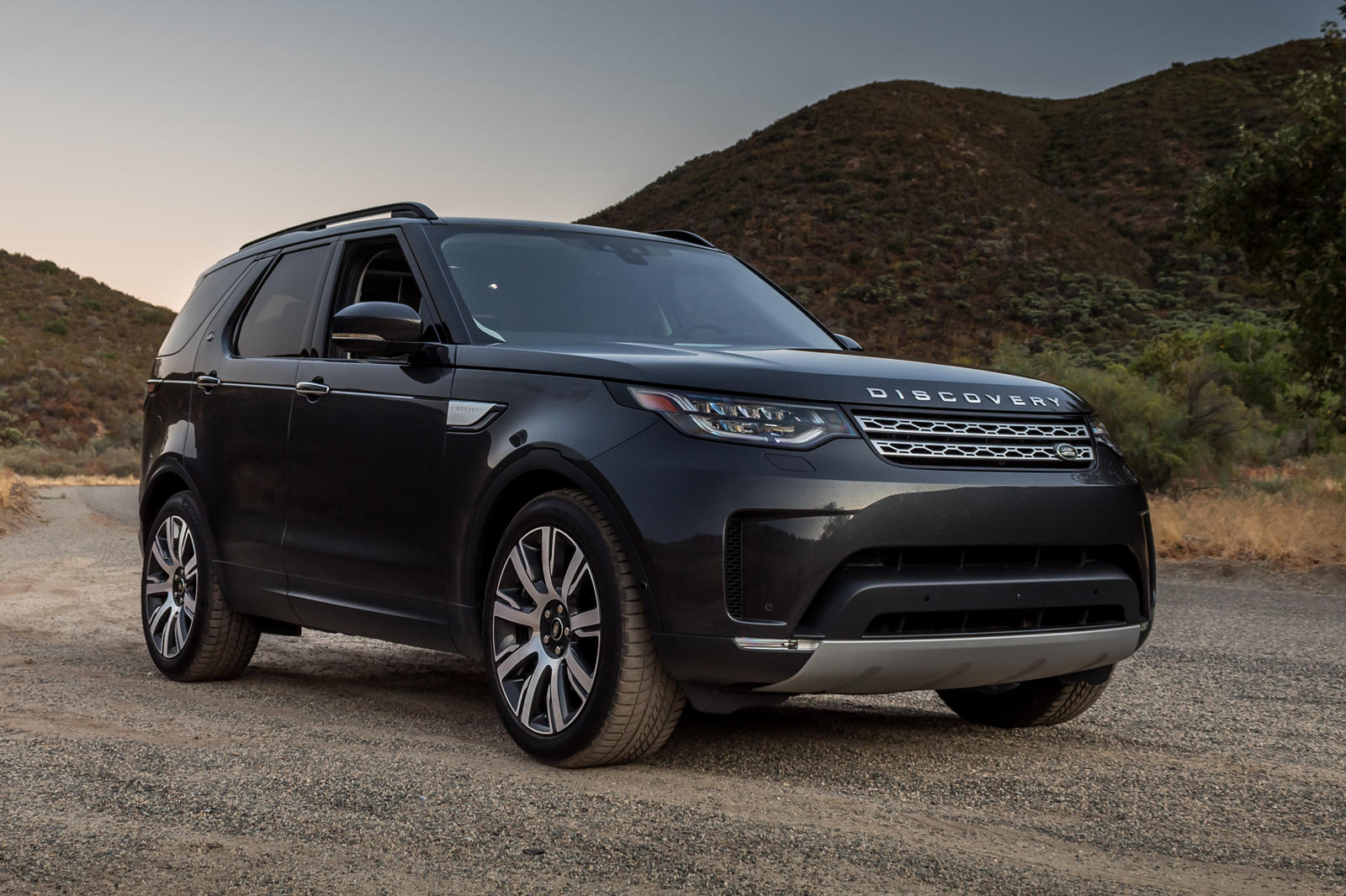 2019 Land Rover Discovery: Review, Trims, Specs, Price, New Interior  Features, Exterior Design, and Specifications | CarBuzz