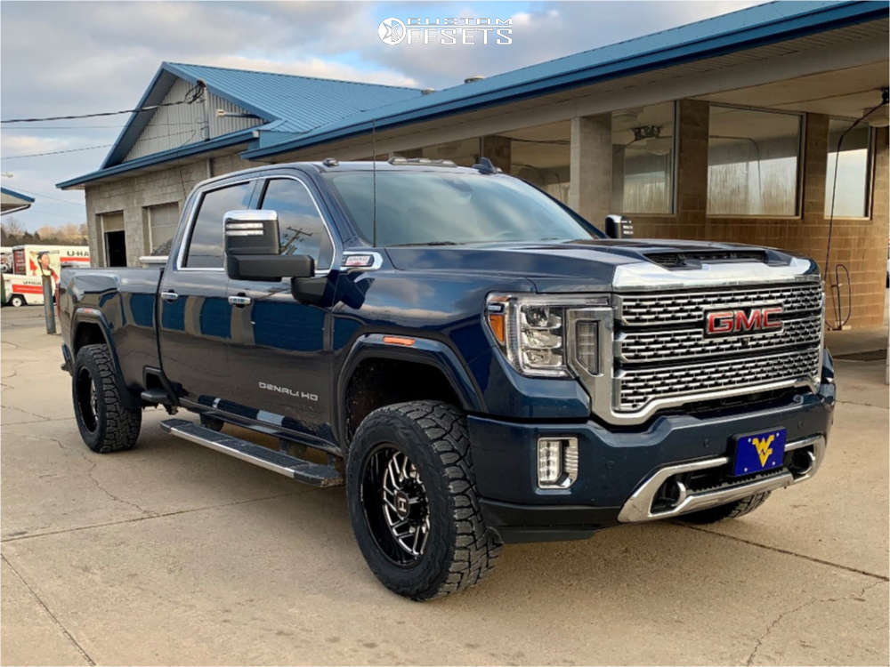 2020 GMC Sierra 3500 HD with 20x10 -19 Hostile Jigsaw and 285/55R20 Toyo  Tires Open Country R/t and Leveling Kit | Custom Offsets
