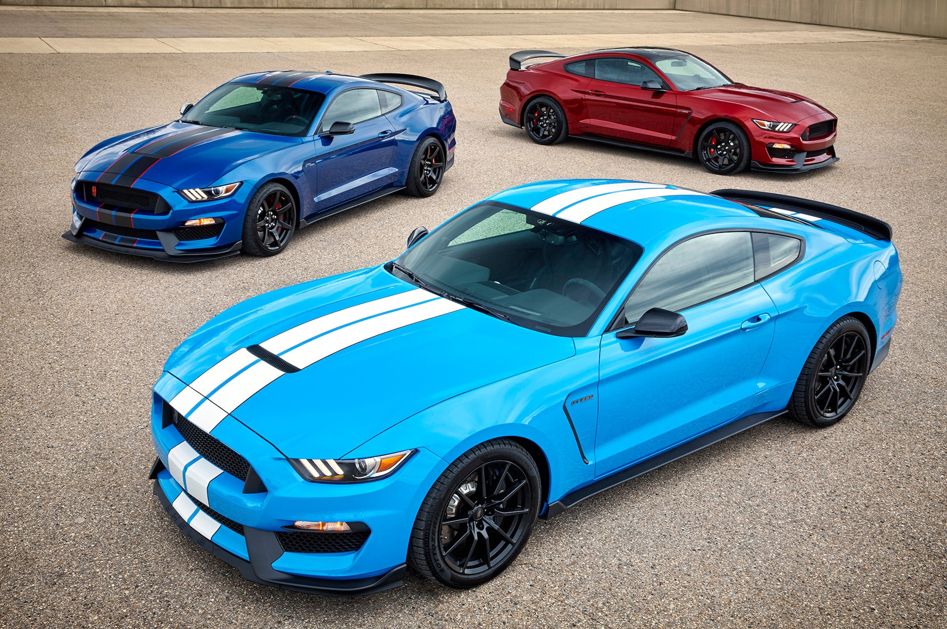 2017 Ford Shelby GT350 Gets Standard Track Package, New Color Choices